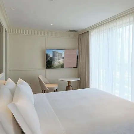 แกรนด์ โชซุน พูซาน Hotel ปูซาน ภายนอก รูปภาพ A bedroom at the hotel